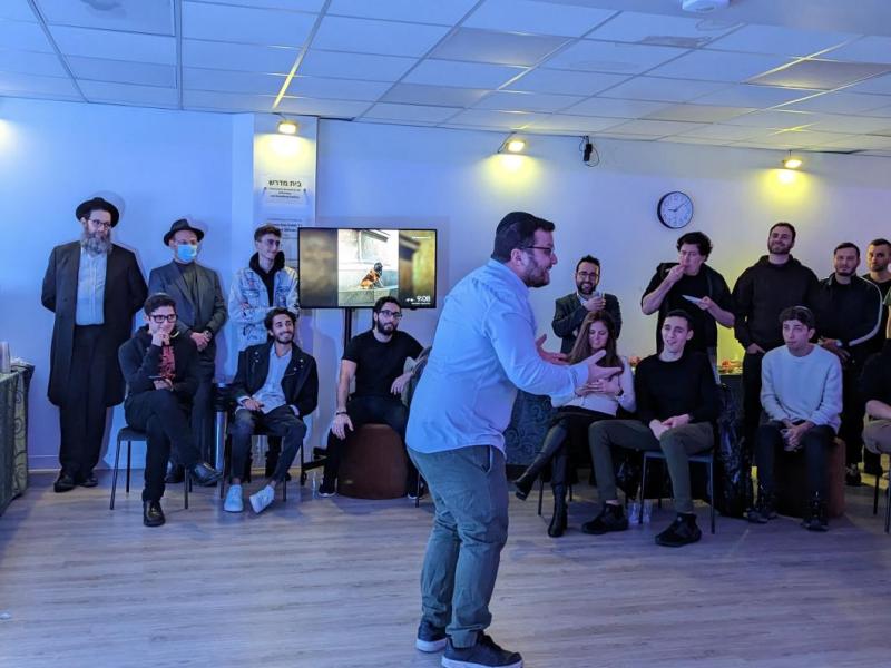 Étudiants au centre Chabad des étudiants